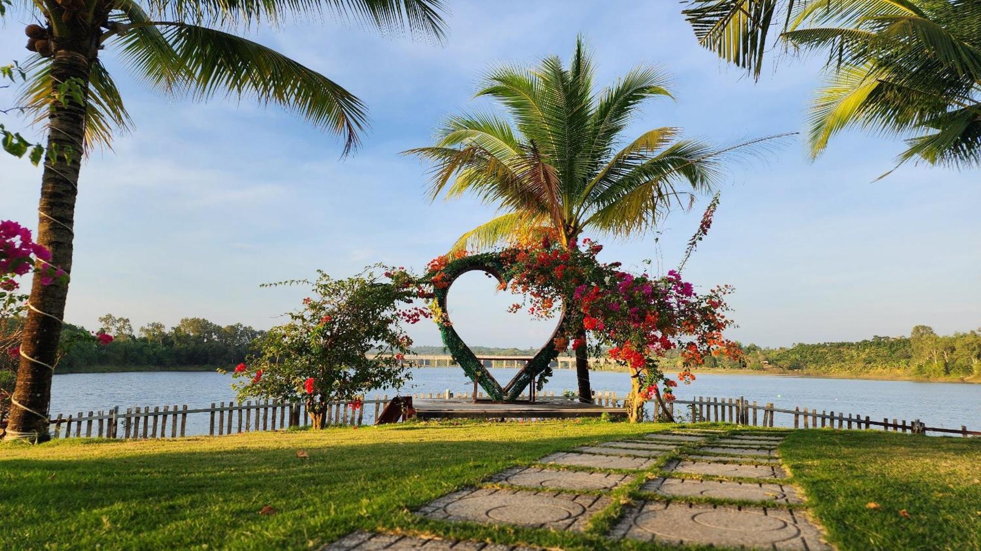 Dat Rong Dinh Gia Trang Ba Ria Esterno foto